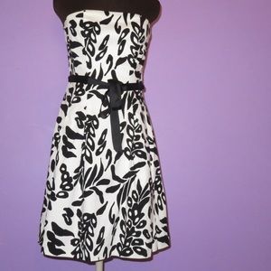 ✨ White House Black Market ✨ strapless dress